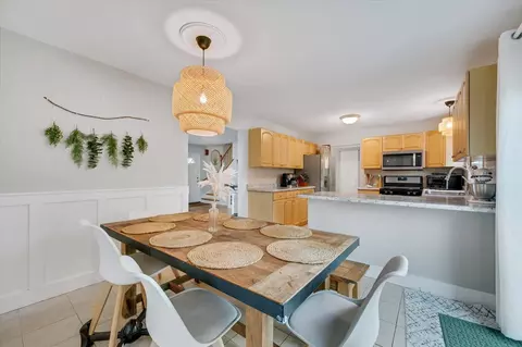 Dining - 575 Jamison Ln, Hoffman Estates, IL 60169 photo 1 of 2