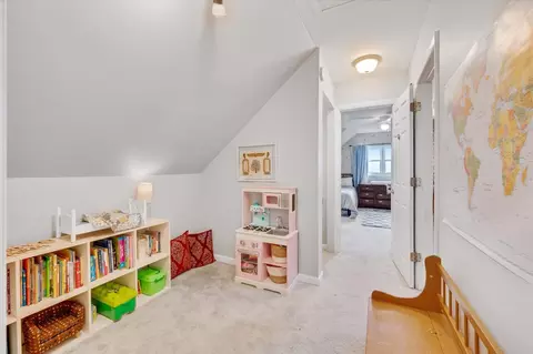 Entry Way - 575 Jamison Ln, Hoffman Estates, IL 60169 photo 1 of 1