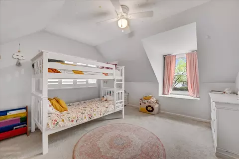 Bedroom - 575 Jamison Ln, Hoffman Estates, IL 60169 photo 7 of 8