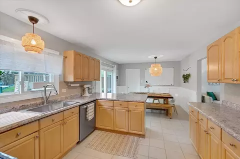 Kitchen - 575 Jamison Ln, Hoffman Estates, IL 60169 photo 3 of 3