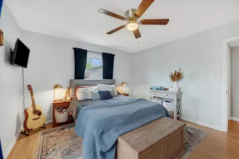 Bedroom - 575 Jamison Ln, Hoffman Estates, IL 60169 photo 3 of 8