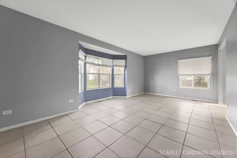 Living - 1190 Delta Dr #101A, Elgin, IL 60123 photo 1 of 2