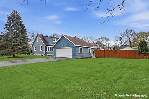 937 Wicker St, Woodstock, IL 60098