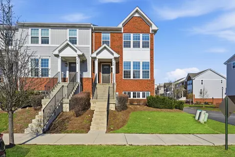 72 Nicholas Dr E, Des Plaines, IL 60016