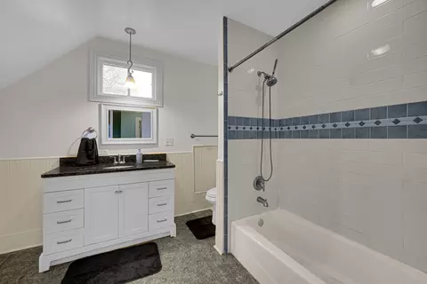 Bath - 268 Seneca St, Elgin, IL 60120 photo 2 of 2