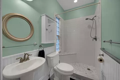 Bath - 268 Seneca St, Elgin, IL 60120 photo 1 of 2