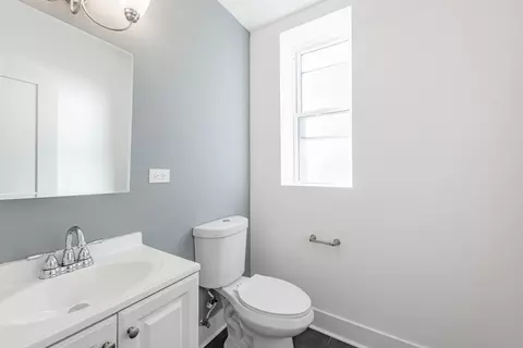 Bath - 2038 E 73rd St, Chicago, IL 60649 photo 1 of 2