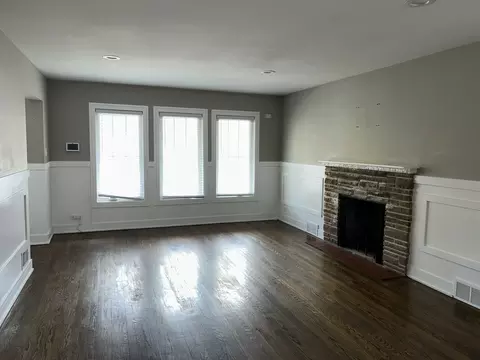Living - 1757 E 71st Pl, Chicago, IL 60649 photo 1 of 4