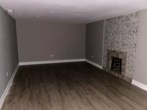 Living - 1757 E 71st Pl, Chicago, IL 60649 photo 3 of 4