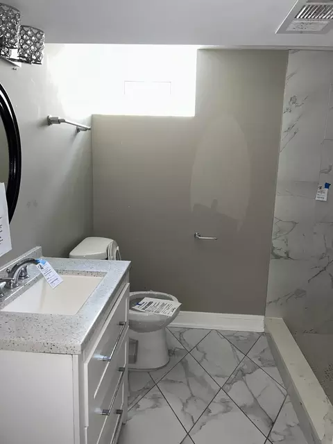 Bath - 1757 E 71st Pl, Chicago, IL 60649 photo 4 of 4