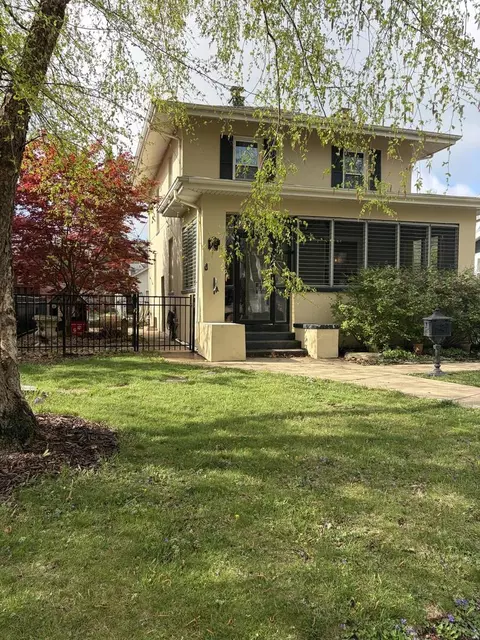 1517 E Olive St, Bloomington, IL 61701