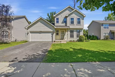 2840 Heather Ln, Montgomery, IL 60538