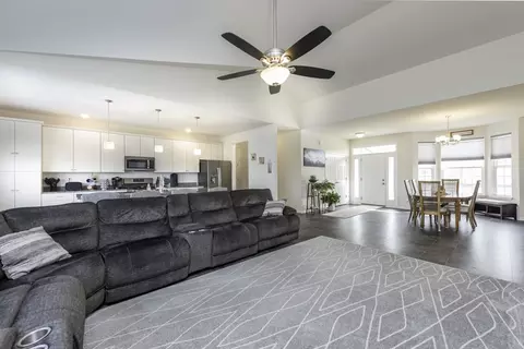 2214 Truman Trl, Mchenry, IL 60051 photo 10