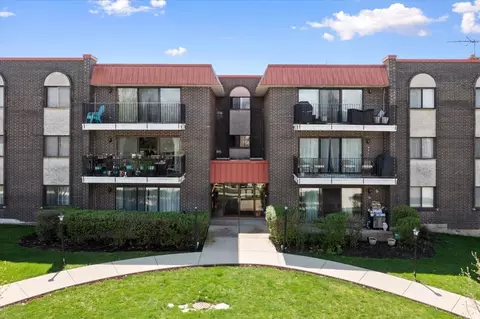 1255 W Prospect Ave #109, Mount Prospect, IL 60056