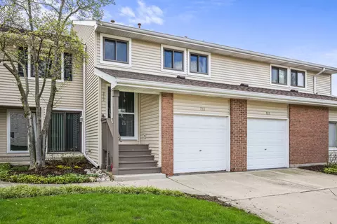213 Winding Oak Ln, Buffalo Grove, IL 60089