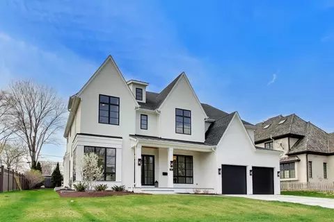 910 Allmen Ave, Hinsdale, IL 60521