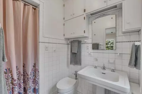 Bath - 1726 27th St, Moline, IL 61265 photo 1 of 3