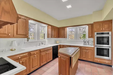 Kitchen - 1726 27th St, Moline, IL 61265 photo 5 of 7