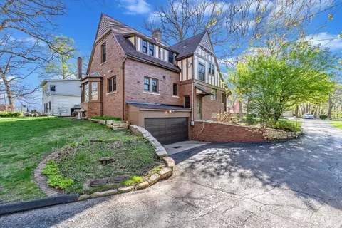 Exterior - 1726 27th St, Moline, IL 61265 photo 6 of 9