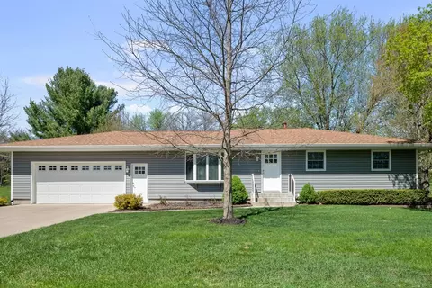207 Amber Ln, Geneseo, IL 61254