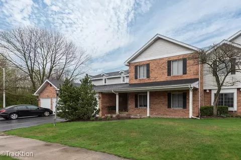 717 Maplewood Ct #B, Willowbrook, IL 60527