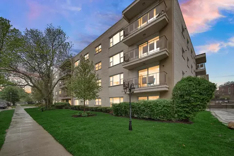 8210 Elmwood St #314, Skokie, IL 60077