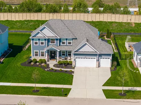 4211 Chinaberry Ln, Naperville, IL 60564
