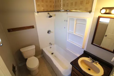 Bath - 4519 4th Ave, Moline, IL 61265 photo 1 of 2