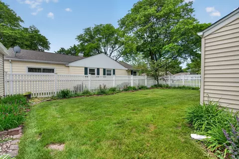 Exterior - 3609 Kingfisher Ln, Rolling Meadows, IL 60008 photo 2 of 3