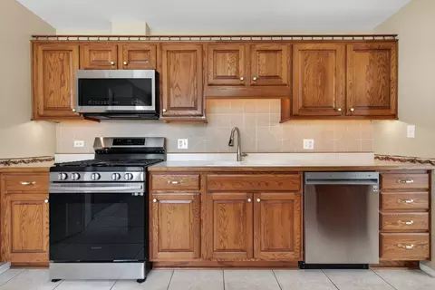 Kitchen - 3609 Kingfisher Ln, Rolling Meadows, IL 60008 photo 2 of 3