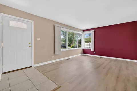 Living - 3609 Kingfisher Ln, Rolling Meadows, IL 60008 photo 2 of 4