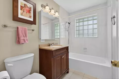 Bath - 3609 Kingfisher Ln, Rolling Meadows, IL 60008 photo 1 of 1