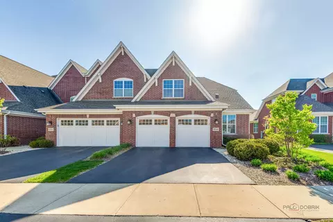 2240 Washington Dr, Northbrook, IL 60062