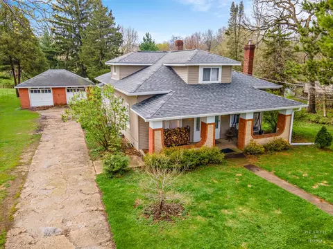 519 Algonquin Rd, Fox River Grove, IL 60021