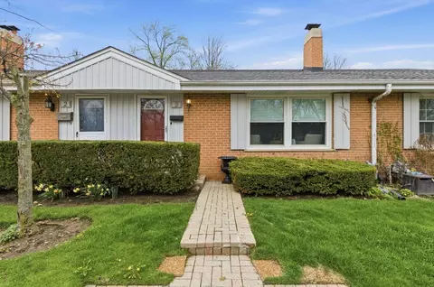 3 Robin Hood Ln, Northfield, IL 60093