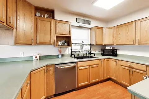 Kitchen - 401 E Lincoln St, Sycamore, IL 60178 photo 2 of 4