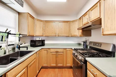Kitchen - 401 E Lincoln St, Sycamore, IL 60178 photo 3 of 4