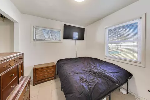 Bedroom - 401 E Lincoln St, Sycamore, IL 60178 photo 4 of 4