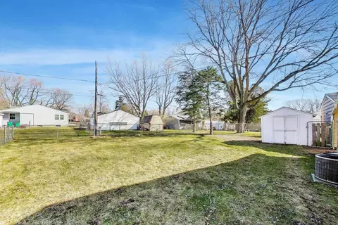 Exterior - 401 E Lincoln St, Sycamore, IL 60178 photo 5 of 6