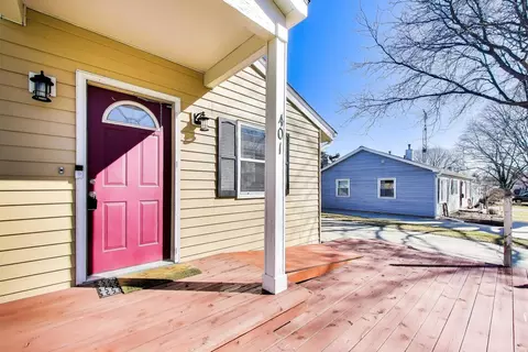 Exterior - 401 E Lincoln St, Sycamore, IL 60178 photo 3 of 6