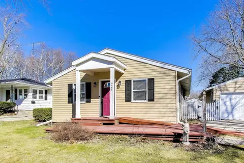 Exterior - 401 E Lincoln St, Sycamore, IL 60178 photo 2 of 6