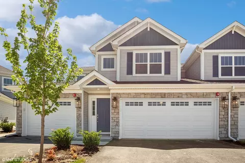 272 Masters Dr, Addison, IL 60101