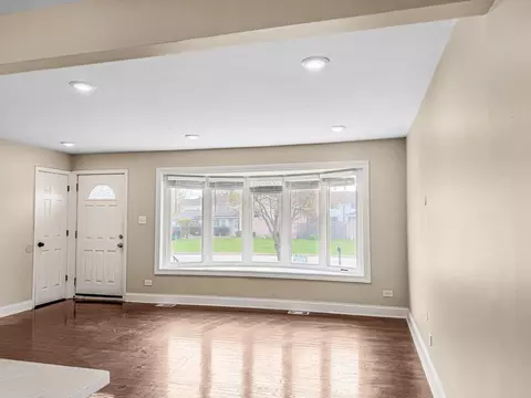 Living - 7241 Beloit Ave, Bridgeview, IL 60455 photo 3 of 5