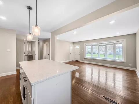 Living - 7241 Beloit Ave, Bridgeview, IL 60455 photo 2 of 5