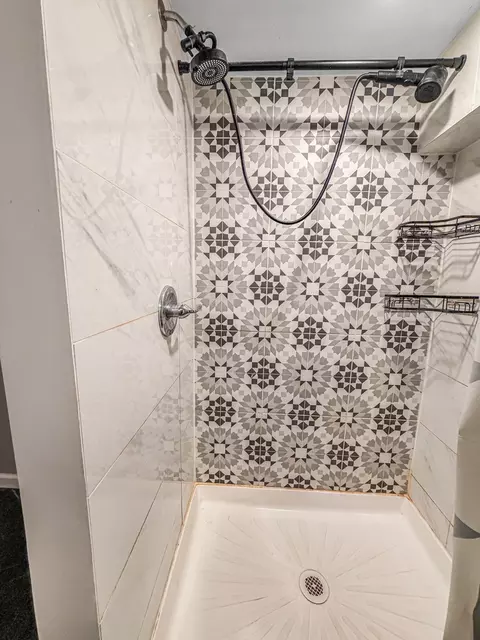Bath - 7241 Beloit Ave, Bridgeview, IL 60455 photo 4 of 6