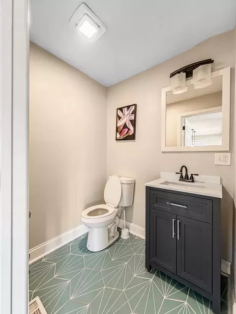Bath - 7241 Beloit Ave, Bridgeview, IL 60455 photo 1 of 6