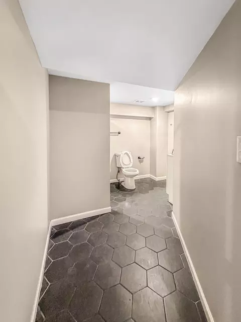 Bath - 7241 Beloit Ave, Bridgeview, IL 60455 photo 3 of 6