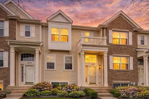 1276 Shamrock Ln, Pingree Grove, IL 60140