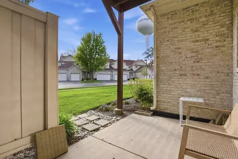 Exterior - 2103 Glacier Ct, Algonquin, IL 60102 photo 2 of 4