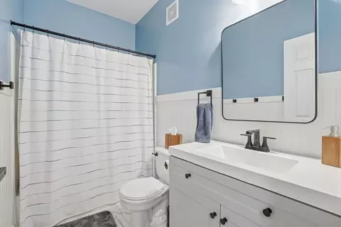 Bath - 2103 Glacier Ct, Algonquin, IL 60102 photo 2 of 2